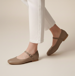 Load image into Gallery viewer, Estelle in Nude - Ballet Flats - Rob and Mara
