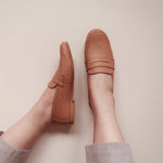 Load image into Gallery viewer, Vienna in Camel - Loafers - Rob and Mara
