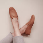 Load image into Gallery viewer, Vienna in Camel - Loafers - Rob and Mara
