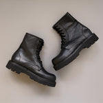 Load image into Gallery viewer, Zephyr in All Black Mono - Boots - Rob and Mara
