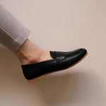 Load image into Gallery viewer, Vienna in Black (on brown sole)
