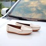 Load image into Gallery viewer, Devon in Ivory - Moccasins - Rob and Mara
